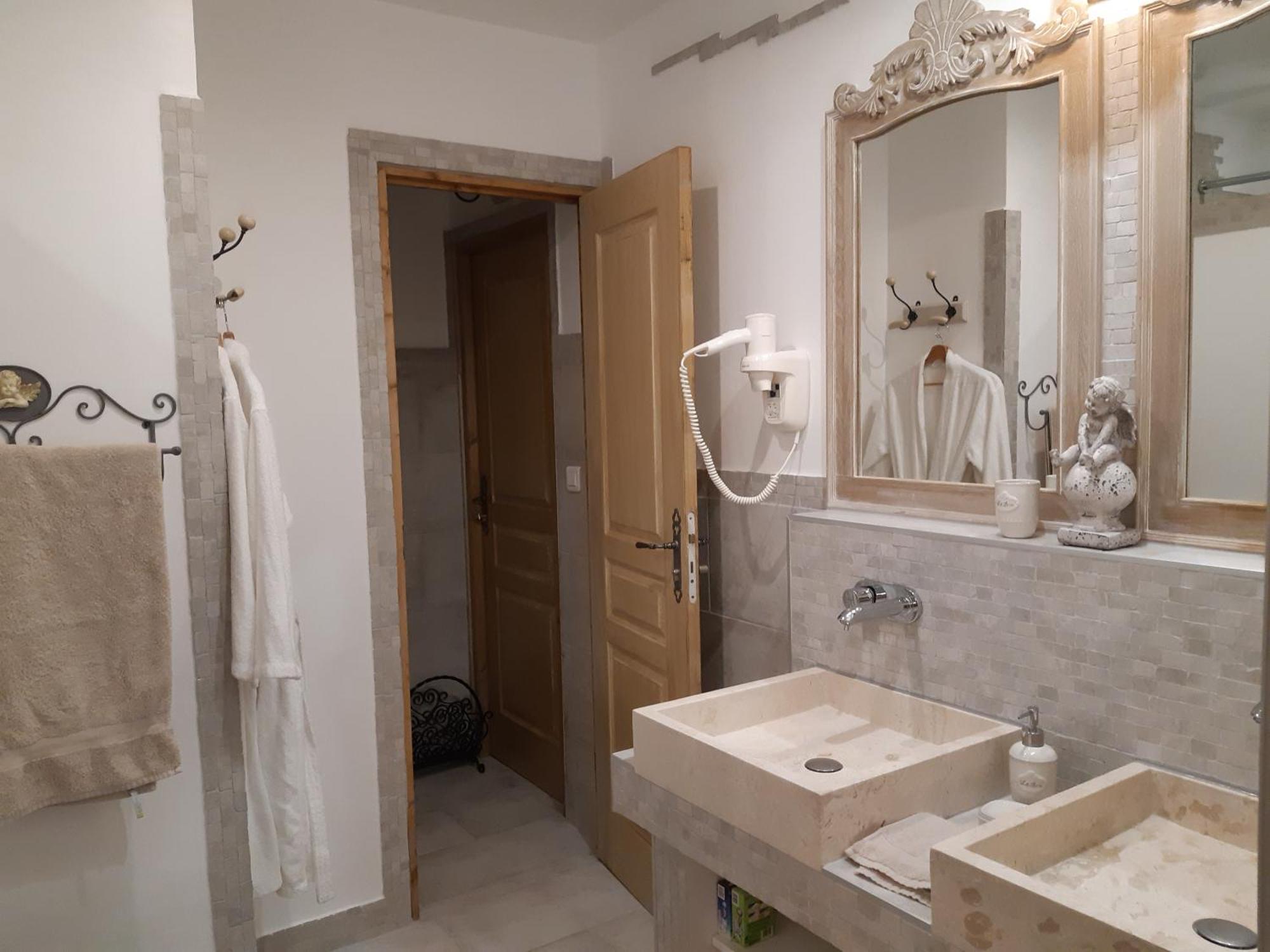 Les Chambres Manon - Piscine, Spa, Tennis Belcodene Ngoại thất bức ảnh